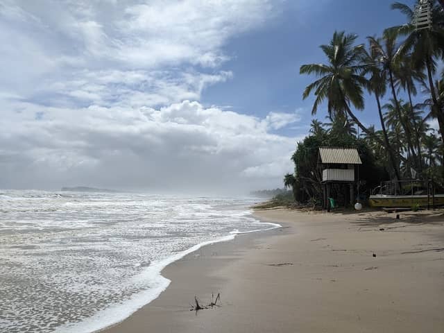 Uppuvely beach - Image 2
