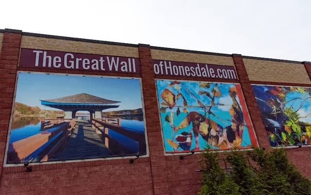The Great Wall of Honesdale. - Image 1