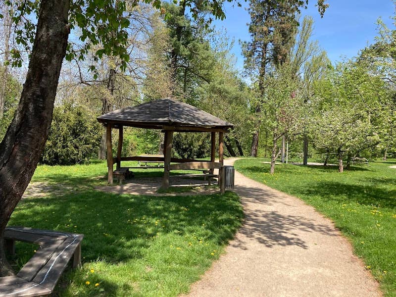 Pitkovický park - Image 1