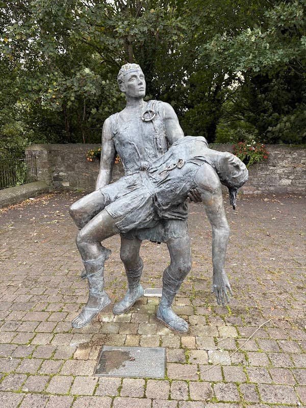 Statue of Cu Chulainn and Ferdia - Image 1