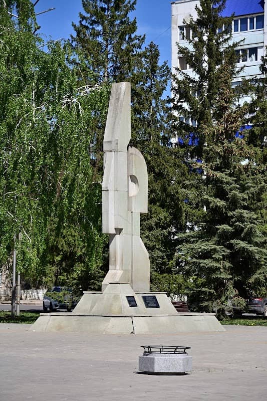 Pamyatnik Voyennosluzhashchim Pogibshim V Mirnoye Vremya - Image 1