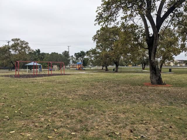 Hand Park - Image 2