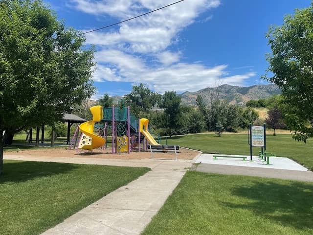 Small Park - Image 1