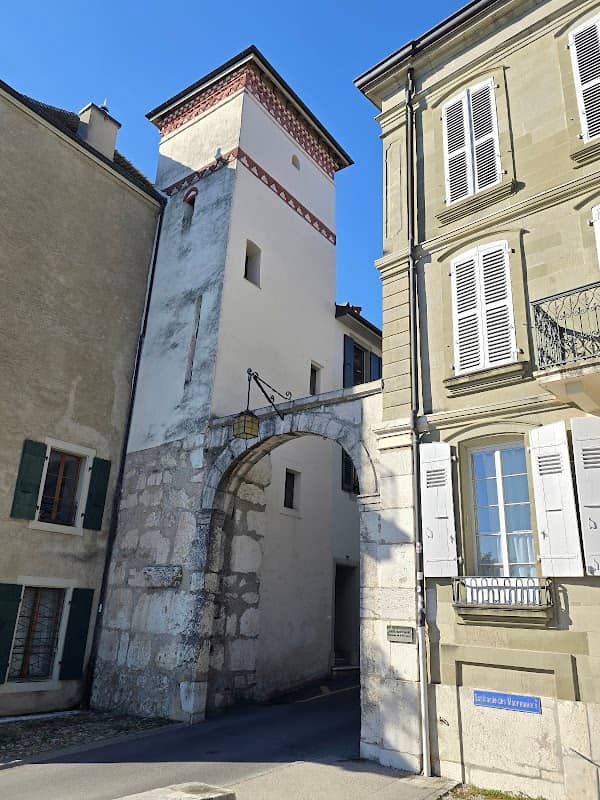 Porte Sainte Marie (remaniée au 18e siècle) - Image 1
