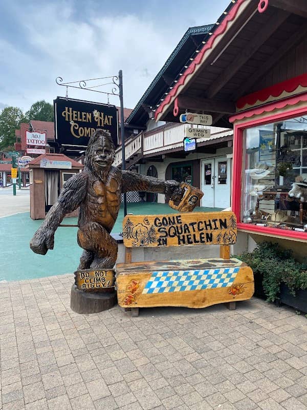 Bigfoot statue - Image 2