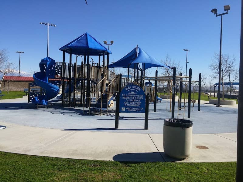 Alec Fergusson Park - Image 4