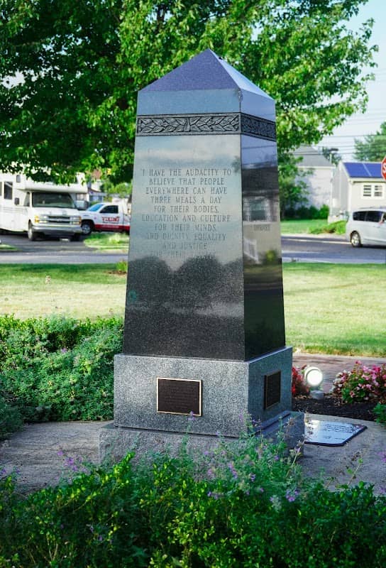 Rev Dr. Martin Luther King Jr. Monument Park - Image 2