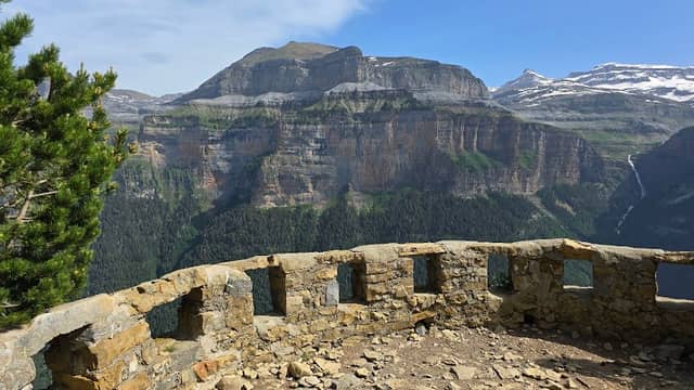 Mirador de Calcilarruego - Image 1