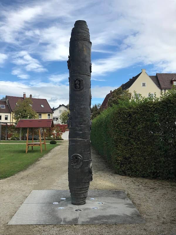 Benedikt-Säule im Prälatengarten - Image 1
