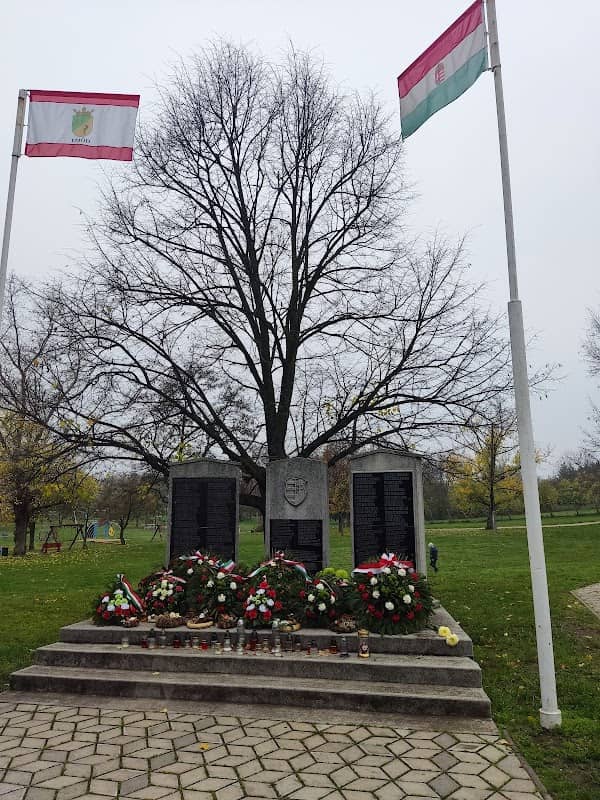 II. Világháborús Emlékmű - Image 1