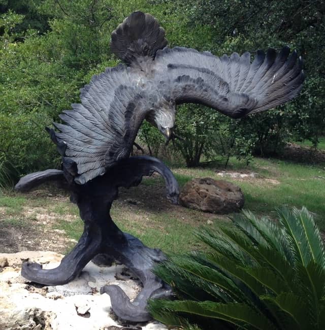Eagle Sculpture - Image 1