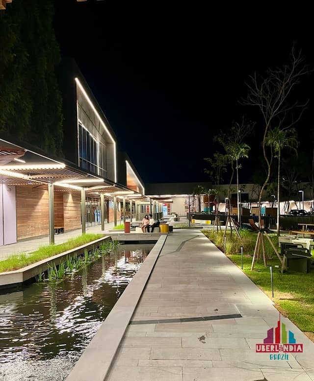 Boulevard • Center Shopping - Image 1