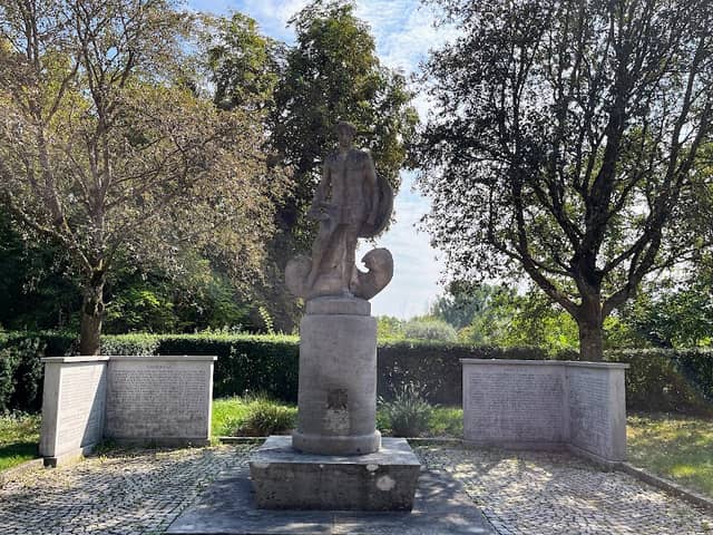 Kriegerdenkmal - Image 1