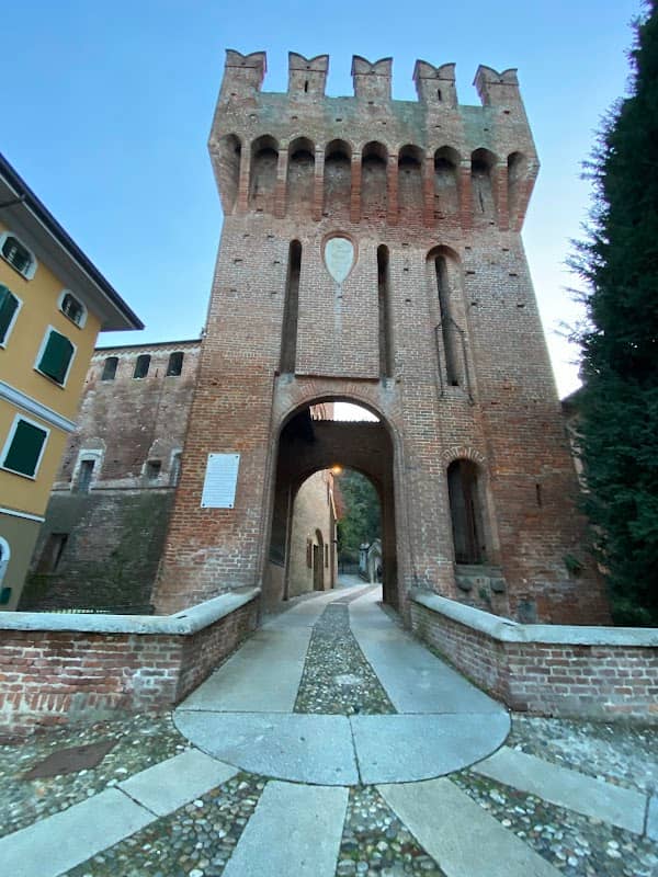 Castello Di San Colombano Al Lambro - Image 1
