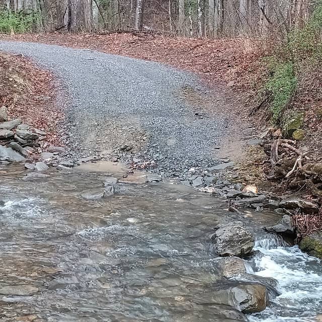 Stewarts Creek Lower Access - Image 1