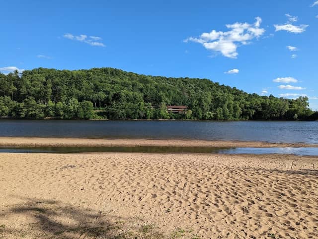 Peck's Landing - Image 1