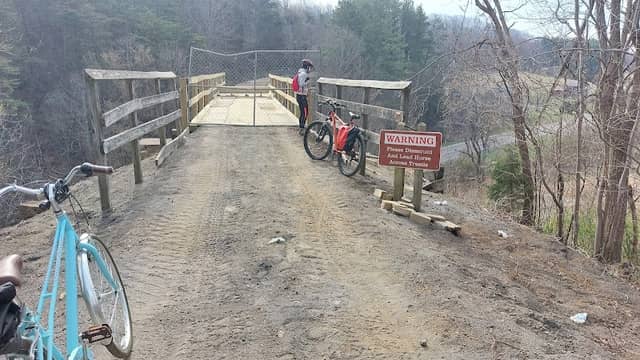New River Trail car parking lot - Image 1