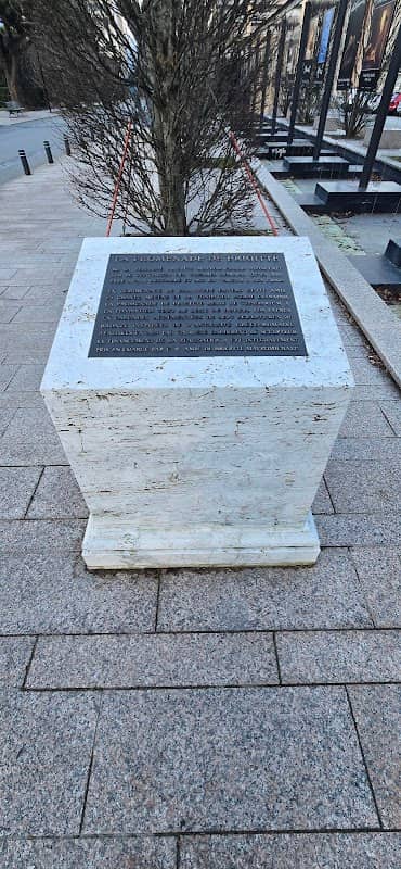 Monument "La Promenade de Brigitte" - Image 1