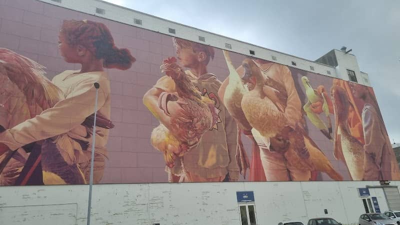 Urban wall art "On our way" - Image 1