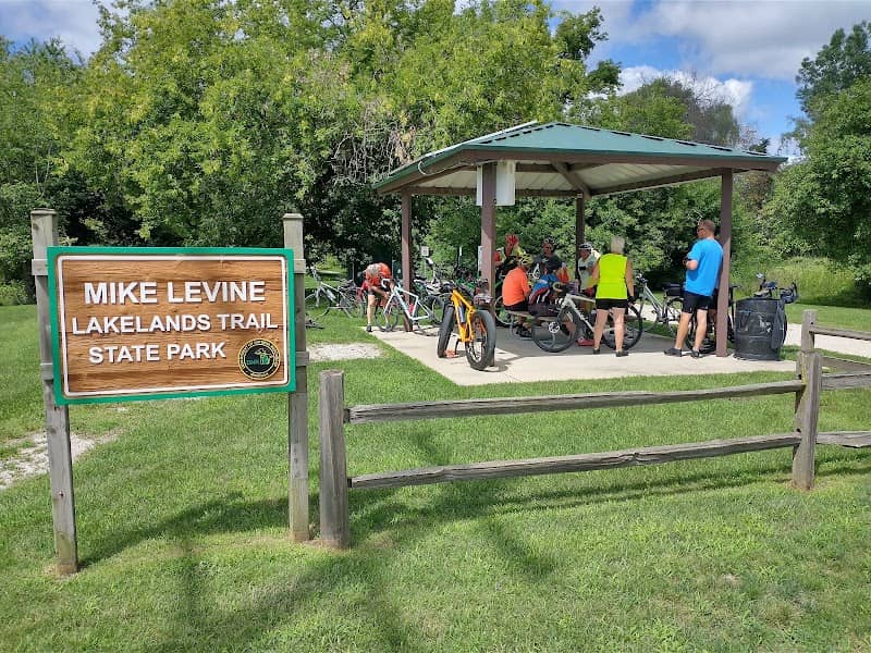 Lakelands Trailhead Parking - Gregory - Image 1