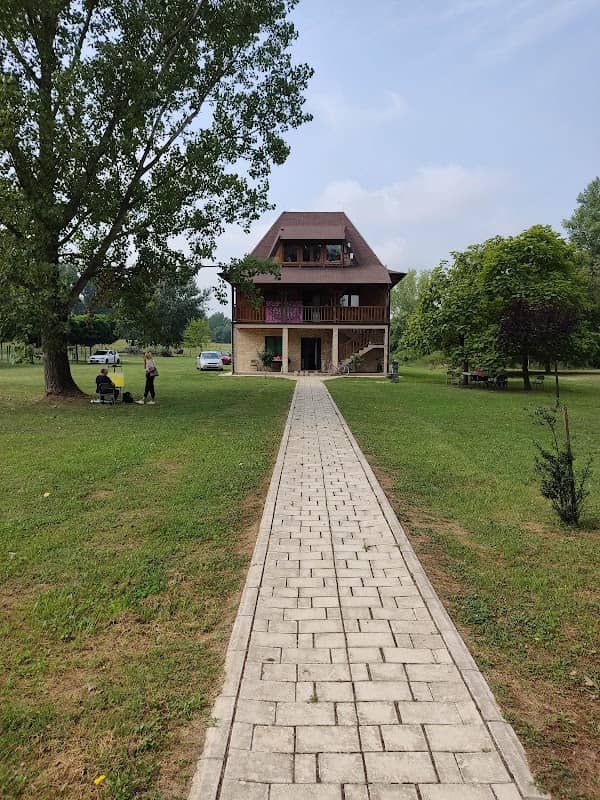 Arboretum - Image 1