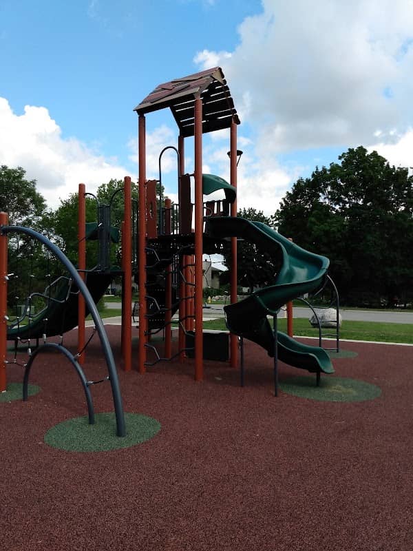 Prides Crossing Park - Image 1