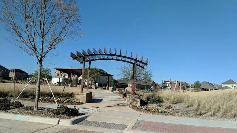 Savanna Plaza - Image 1