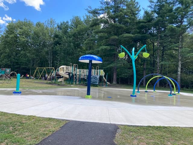 De Hoyos Memorial Park - Image 1