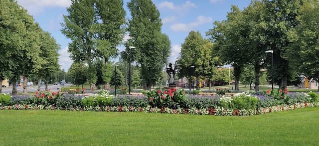 Crane Fountain Park - Image 2