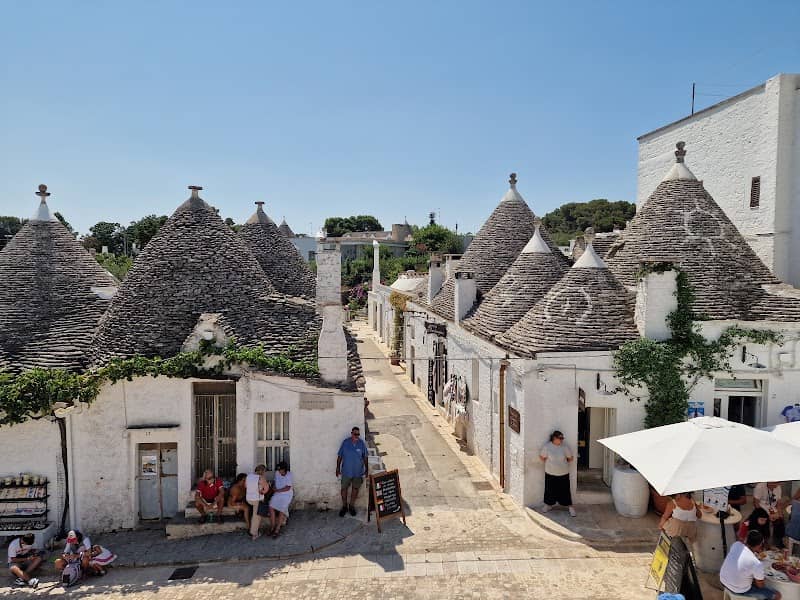 Roof top souvenirs - Image 1