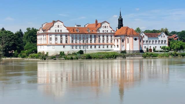 Schloss Neuhaus - Image 1