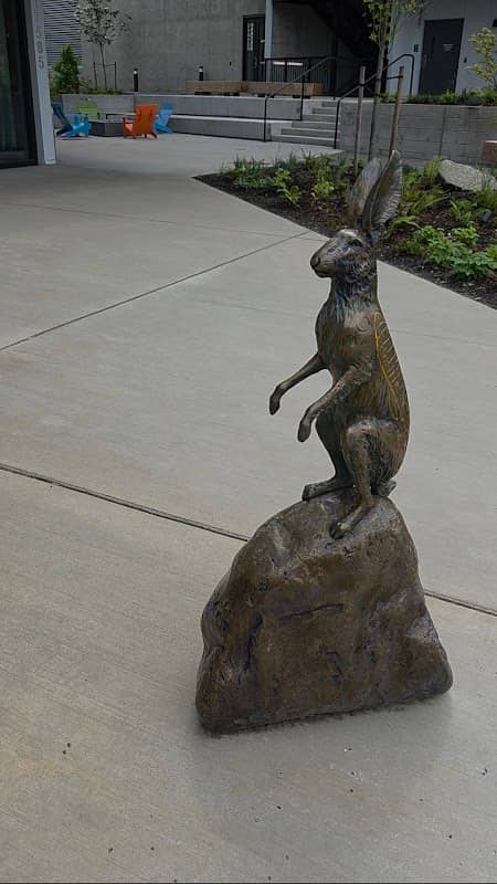 "Fox and Hare" sculpture - Image 3