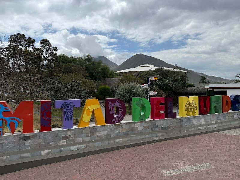Sign "Mitad del Mundo" - Image 1