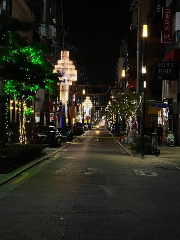압구정 로데오거리 鴨鷗亭로데오거리, Apgujeong Rodeo Street - Image 2