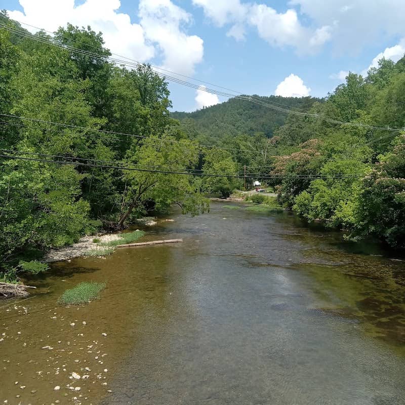 Trailhead parking - Image 1