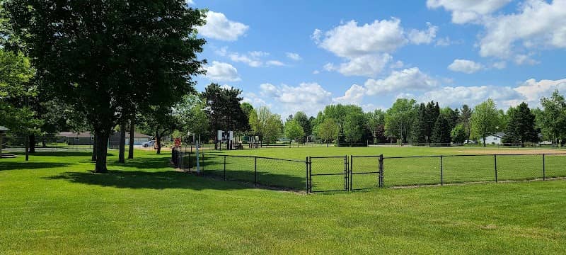 Buska Park - Image 1