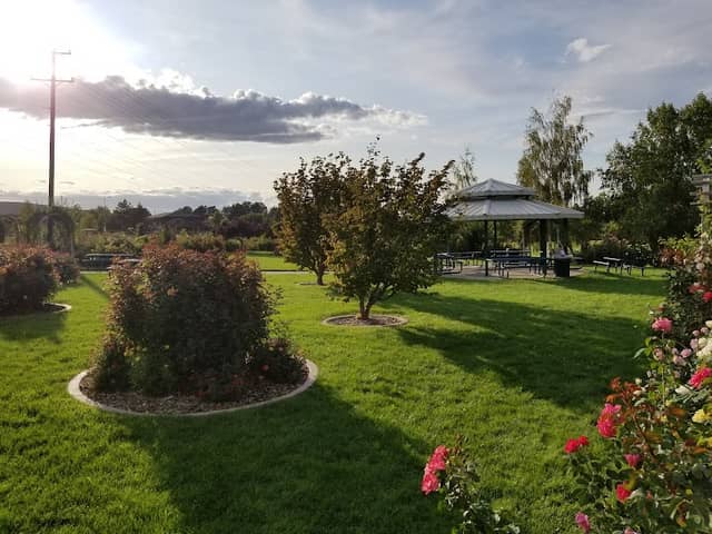Rose Garden Picnic Shelter - Image 2