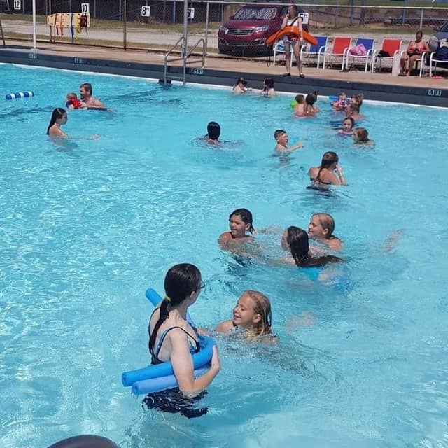 Healdton Public Swimming Pool - Image 1