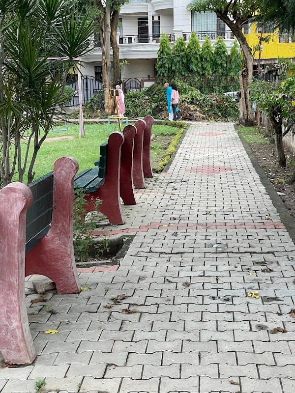 Sector 2, Park - Image 1