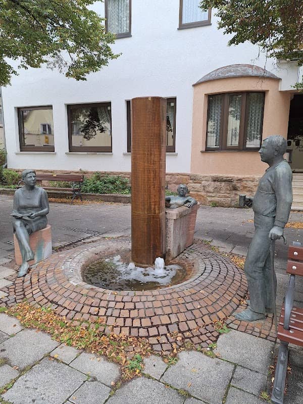 Brunnen am Alten Dorfplatz - Image 2
