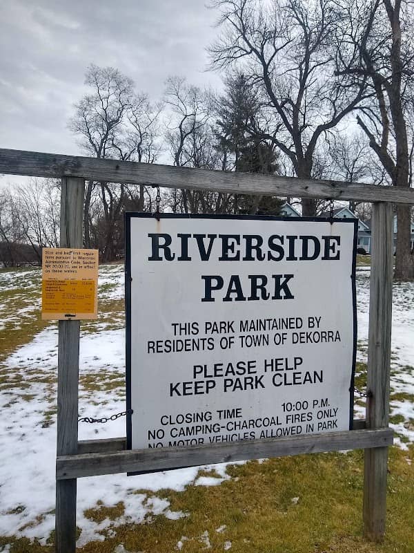 Riverside park - Image 1