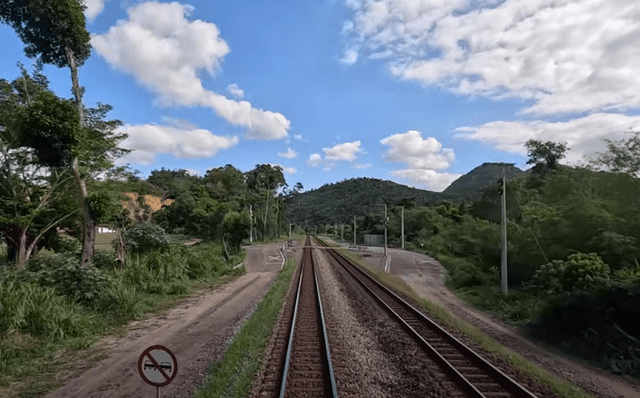 PASSAGEM EM NÍVEL - FERROVIA VALE - Image 1