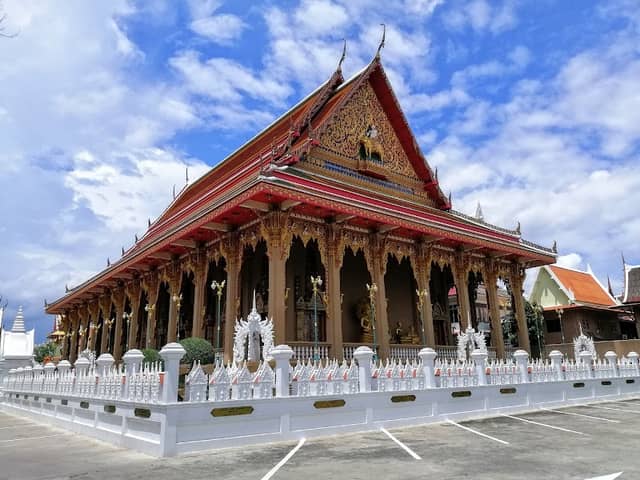 Wat Nuan Chan - Image 1