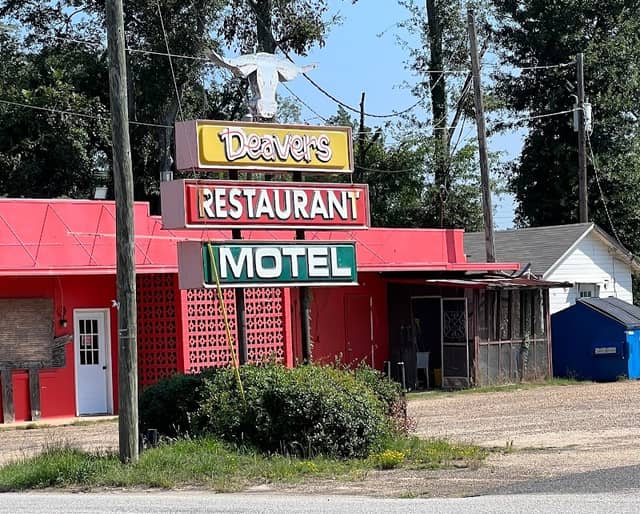 Deaver's Motel - Image 2