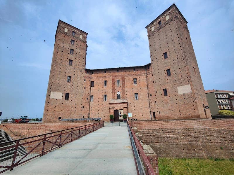 Acaja Castle - Image 1