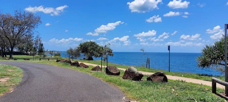 Picnic tables - Image 1