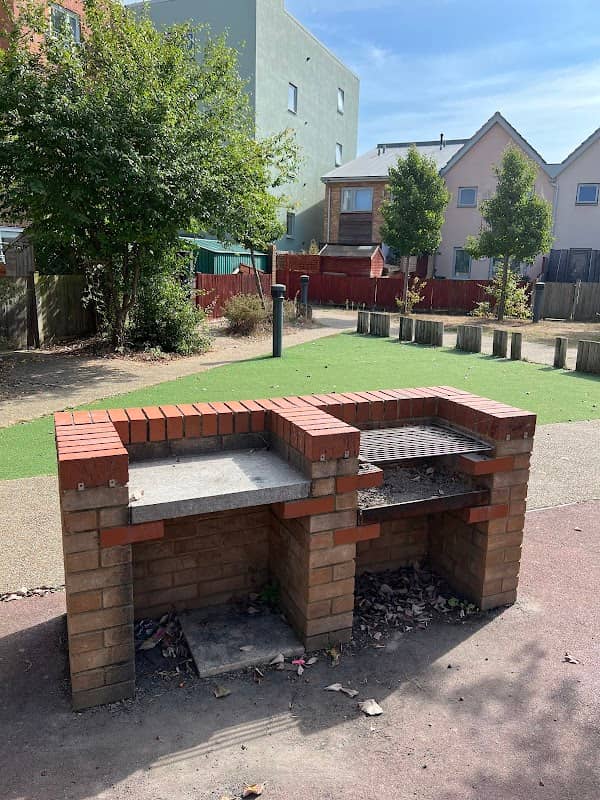 Waylens Gardens Park - Image 1