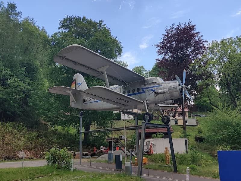 Historisches Flugzeug ✈️ - Parkplatz - Image 2