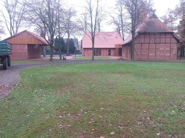 Dorfplatz Haßbergen - Image 1