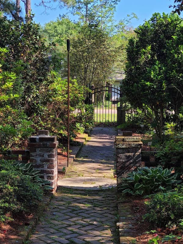 Massee Lane Gardens - Image 1